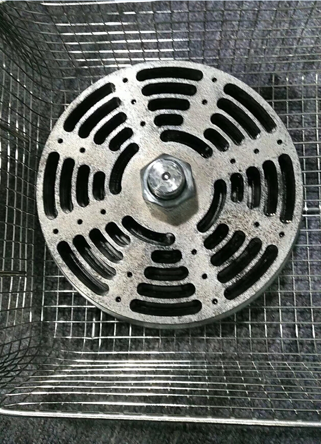 汽車(chē)零配件清洗設(shè)備清洗后