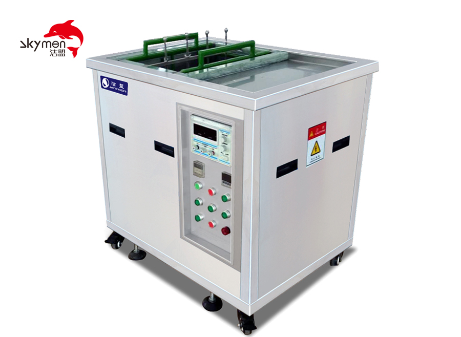橡膠模具臟了怎么清洗？用電解超聲波橡膠模具清洗機輕松搞定